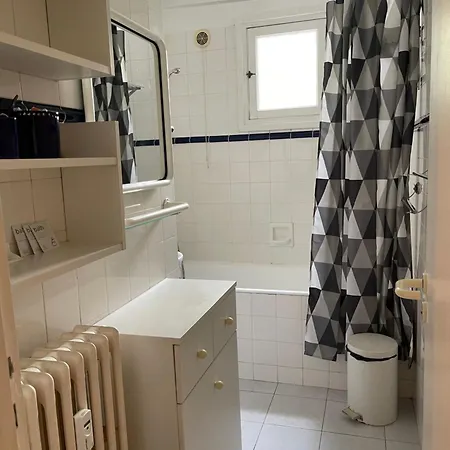 Appartamento 100 Mètres De La Plage, Entièrement Climatisé *